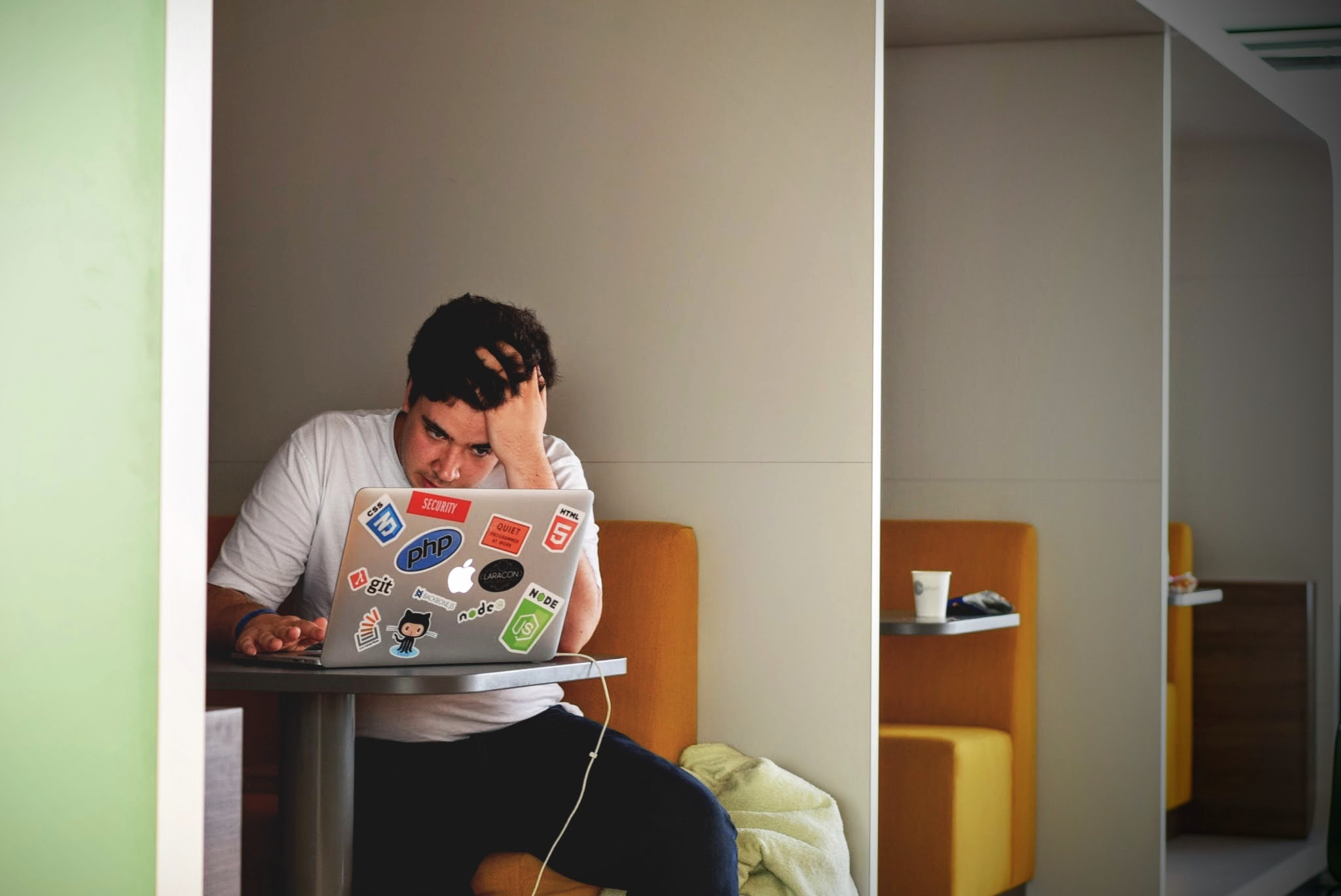 freelace: vantaggi e scantaggi dell'assumere un libero professionista